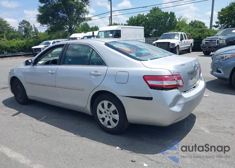 2011 Toyota Camry z USA, uszkodzony, nr VIN 4T1BF3EK7BU719840